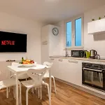 New Modern 2 Bedroom Near Policlinico
