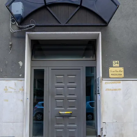 New Modern 2 Bedroom Near Policlinico Lejlighed